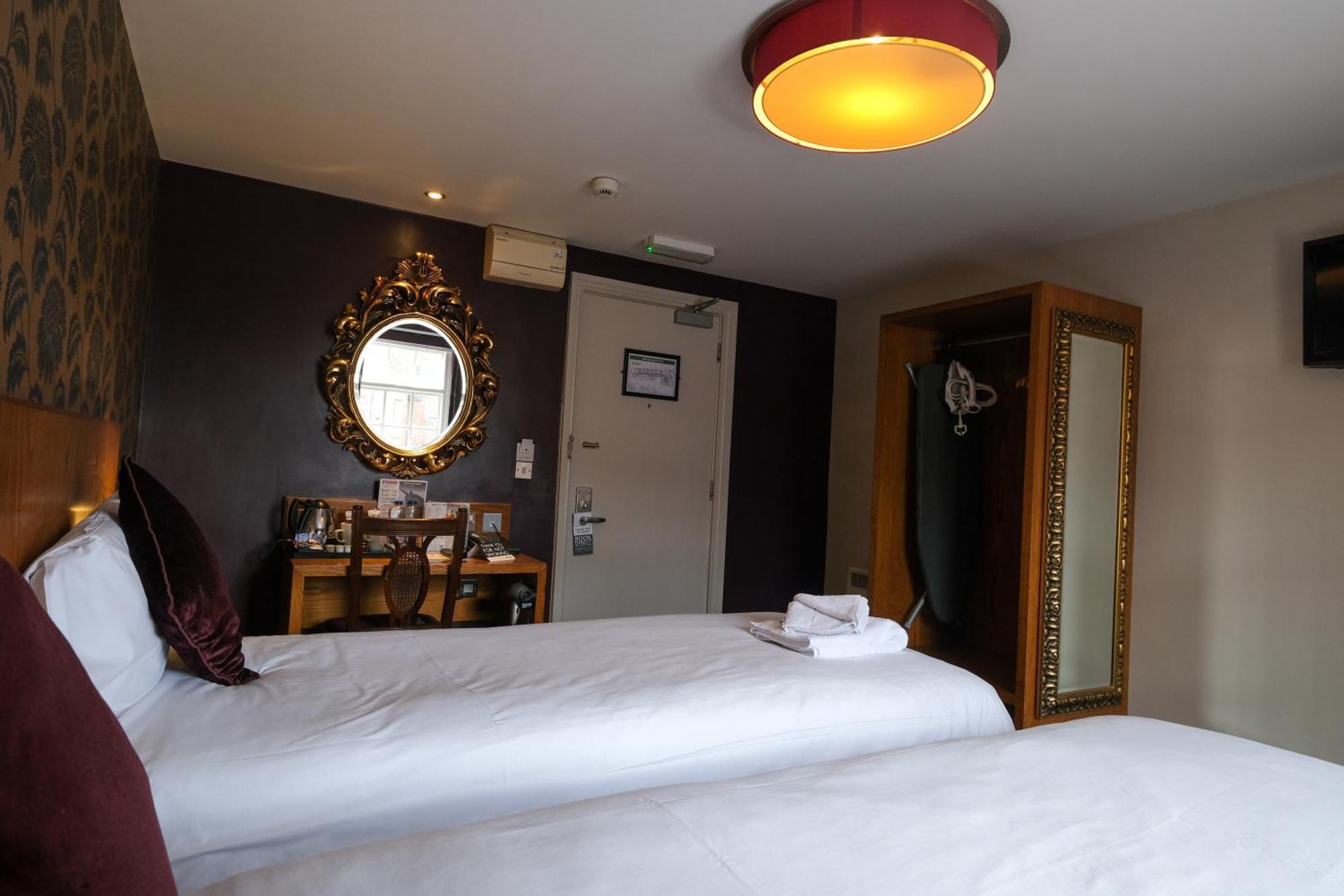 The Unicorn Hotel Wetherspoon Ripon Exteriér fotografie
