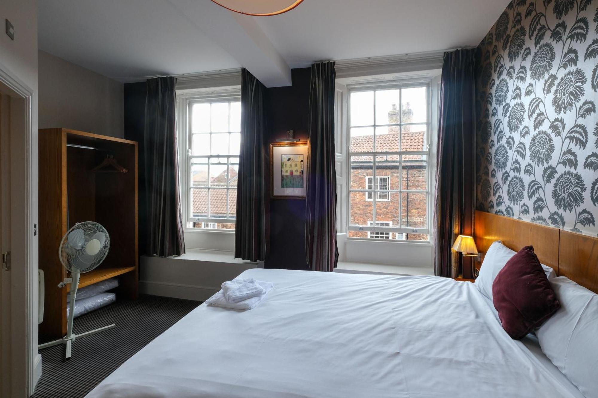 The Unicorn Hotel Wetherspoon Ripon Exteriér fotografie
